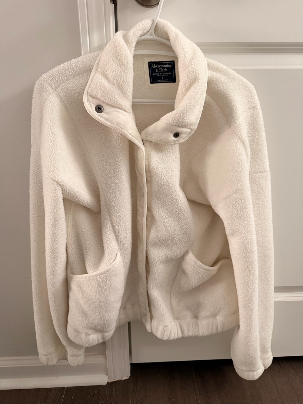 Abercrombie & Fitch Women’s Cream Sherpa Fleece Jacket